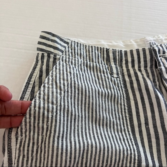 Gap Girlfriend Chino High Waist Blue and White Stripes Shorts. Size 8 - Picture 10 of 14